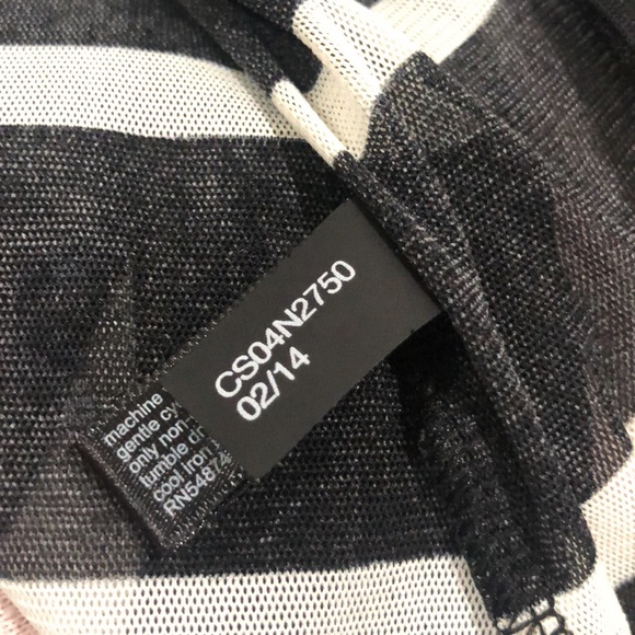 THE LIMITED BLK/WHITE STRIPED 1/2 BUTTONED SLEEVELESS BLOUSE SIZE M - Picture 6 of 9